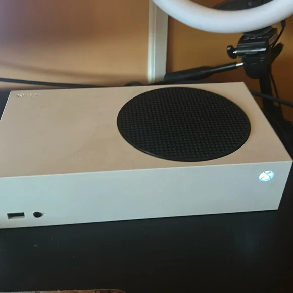 xbox series s used , works great , 120 fps , 360gb - Picture 1 of 2